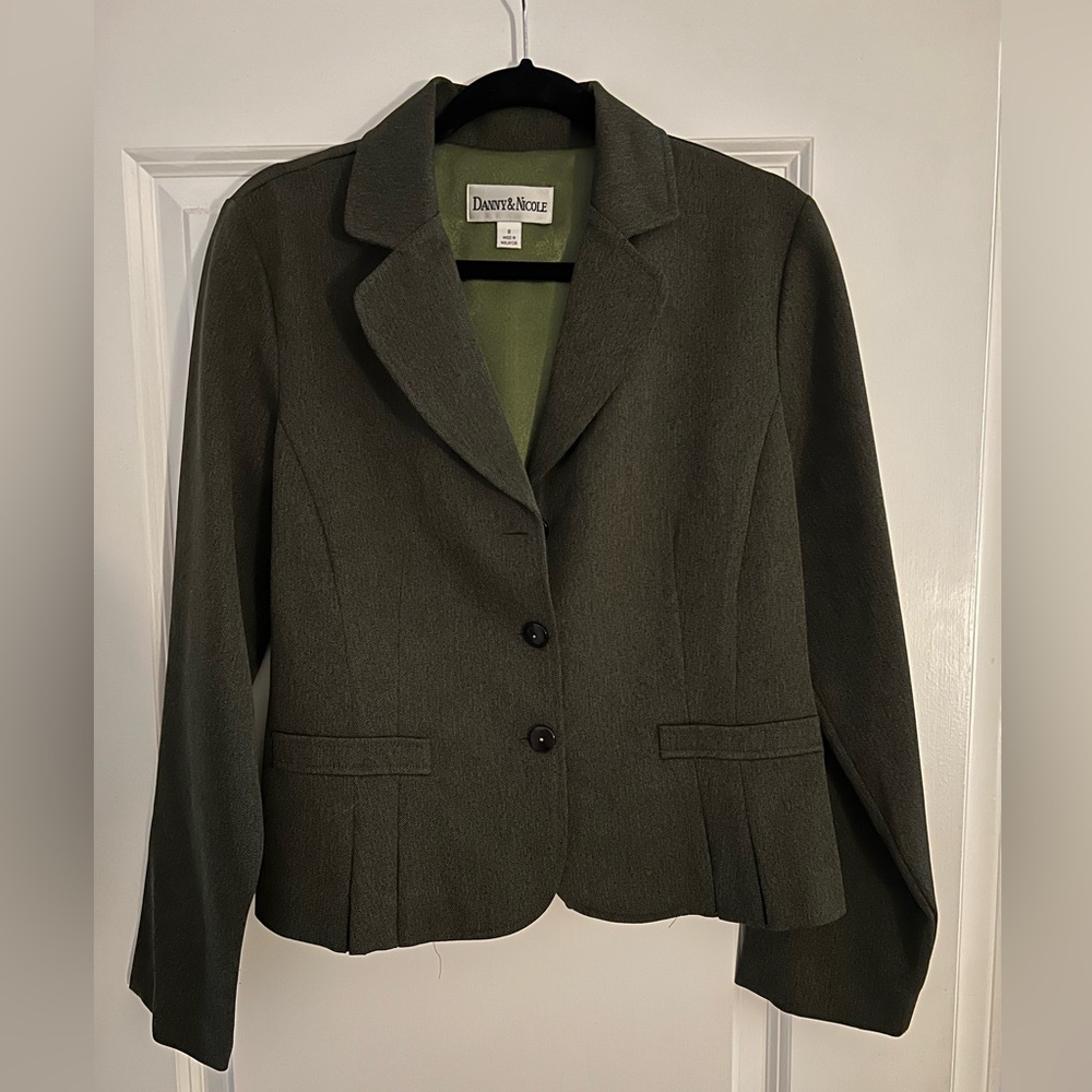 Like New Dark Green Danny & Nicole light weight blazer